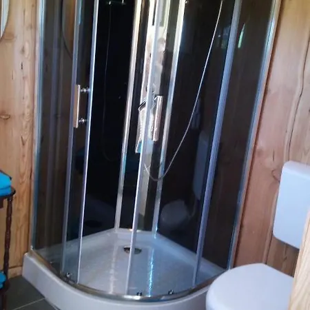 Schiefe Huette Am Attersee. Lenzing